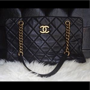 CHANEL black quilted Lambskin CC Small Tote